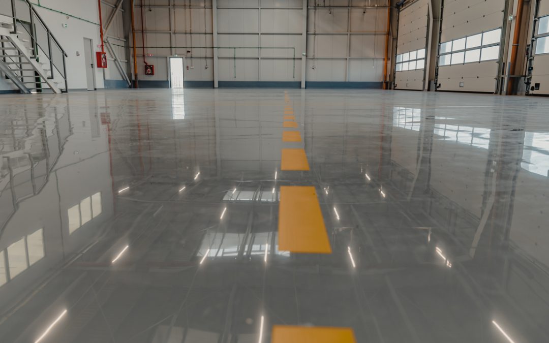 Pisos industriales y comerciales: soluciones que transforman espacios exigentes